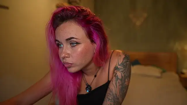 Snapshot of Sarah_Pink chatting on November 13, 1:21 pm Sarah Pink online show from November 13, 1:21 pm