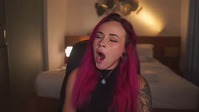 Sarah Pink online show from February 7, 12:53 pm