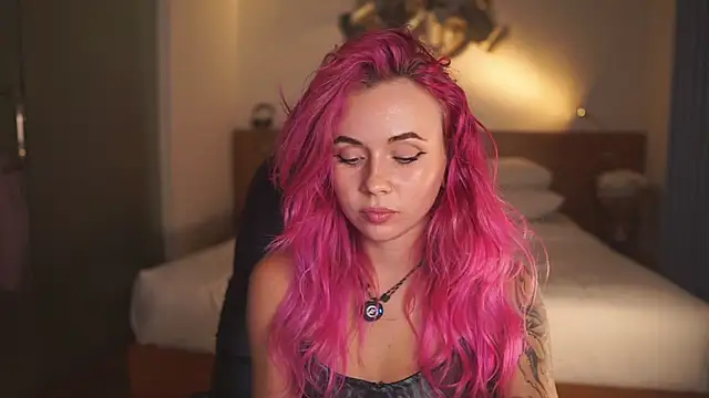 Snapshot of Sarah_Pink chatting on May 1, 2:32 pm Sarah Pink online show from May 1, 2:32 pm