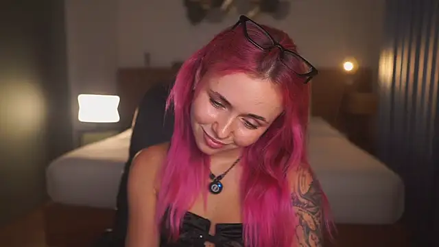 Snapshot of Sarah_Pink chatting on May 15, 1:51 pm Sarah Pink online show from May 15, 1:51 pm