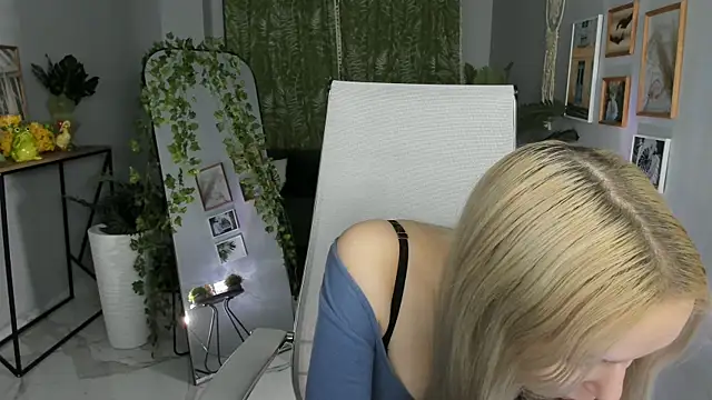 Snapshot of MaoqiBeverly chatting on April 21, 5:58 am MaoqiBeverly online show from April 21, 5:58 am