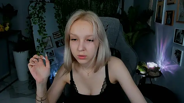 Snapshot of MaoqiBeverly chatting on May 19, 8:20 am MaoqiBeverly online show from May 19, 8:20 am