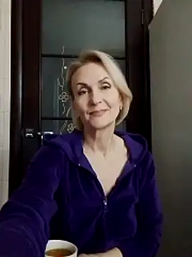 MichelleSolis online show from April 17, 4:10 pm