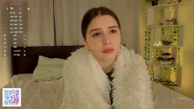 Snapshot of LeanneDinkle chatting on February 15, 7:51 am LeanneDinkle online show from February 15, 7:51 am