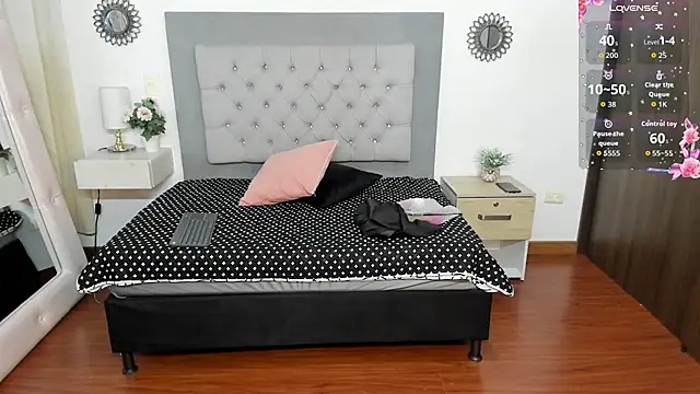 Snapshot of Karla_94 chatting on February 27, 3:17 am Karla 94 online show from February 27, 3:17 am