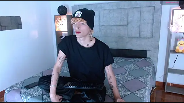 Snapshot of lucke_collins22 chatting on February 5, 6:29 am lucke collins22 online show from February 5, 6:29 am