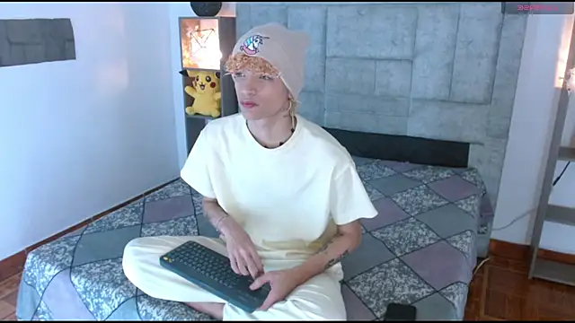 Snapshot of lucke_collins22 chatting on February 6, 5:45 am lucke collins22 online show from February 6, 5:45 am