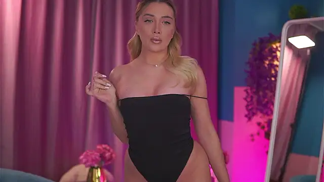 NadyaBlue online show from February 16, 5:03 am