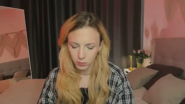 Snapshot of Tiffany__King chatting on April 29, 5:44 am Tiffany King online show from April 29, 5:44 am