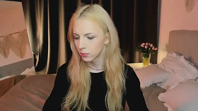 Snapshot of Tiffany__King chatting on June 4, 6:19 am Tiffany King online show from June 4, 6:19 am