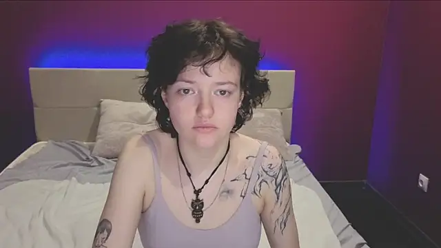 Snapshot of Svenaa_Kopnie chatting on February 10, 1:53 am Svenaa Kopnie online show from February 10, 1:53 am