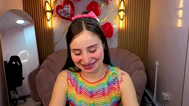 Snapshot of Ariana18_b chatting on February 20, 12:38 pm Ariana18 b online show from February 20, 12:38 pm