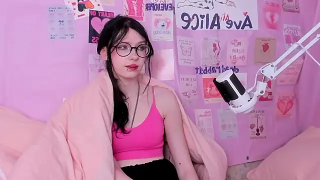 Snapshot of NessaV chatting on February 3, 9:25 am NessaV online show from February 3, 9:25 am