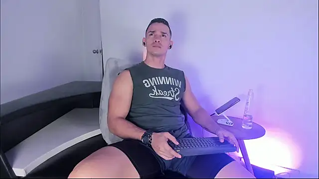 CRISTHIAN WOLF1 online show from May 21, 8:16 pm