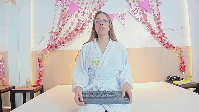 rebecca ponce  online show from February 6, 7:28 pm