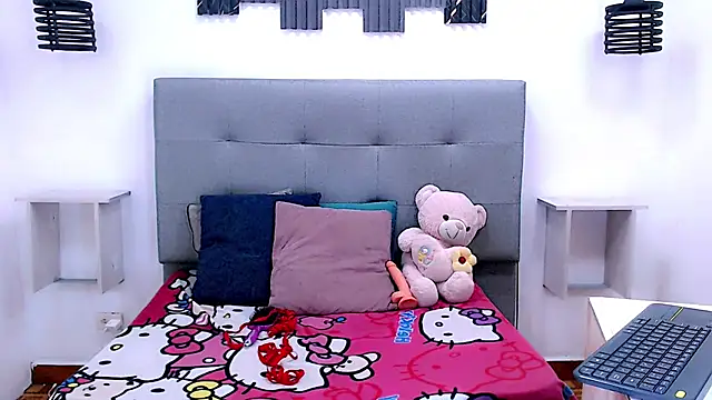 Snapshot of Sophia_Valentina chatting on February 28, 4:46 am Sophia Valentina online show from February 28, 4:46 am