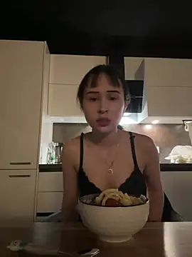 Snapshot of Just-Lilly chatting on February 2, 9:24 pm Just-Lilly online show from February 2, 9:24 pm