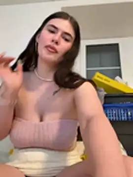 Evie-Moore online show from February 4, 5:19 pm