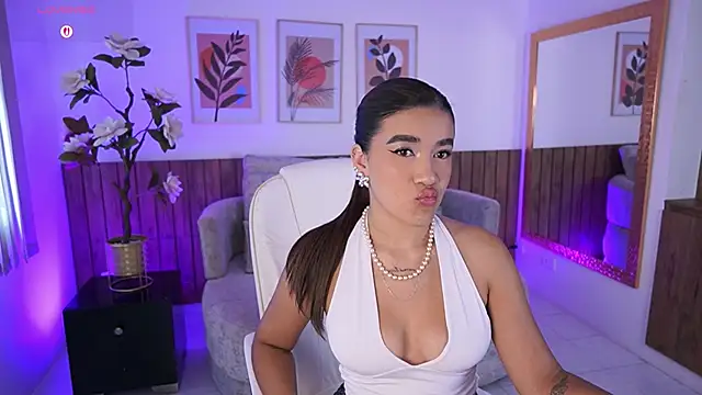 Snapshot of IvyGrabes chatting on April 21, 7:06 pm IvyGrabes online show from April 21, 7:06 pm