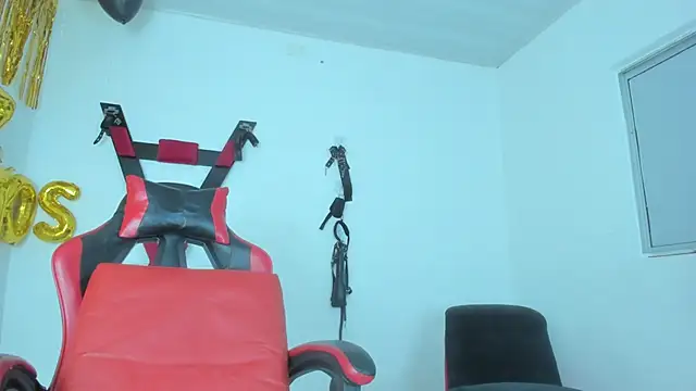 Snapshot of Steven_and_Camilo18 chatting on February 5, 11:37 am Steven and Camilo18 online show from February 5, 11:37 am