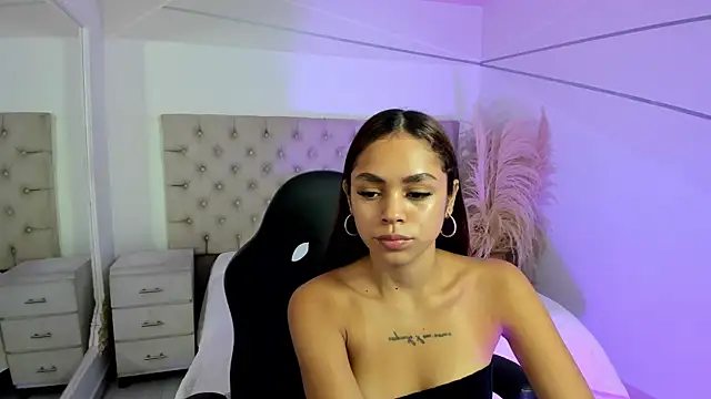 CarolineFyre online show from March 6, 12:34 pm