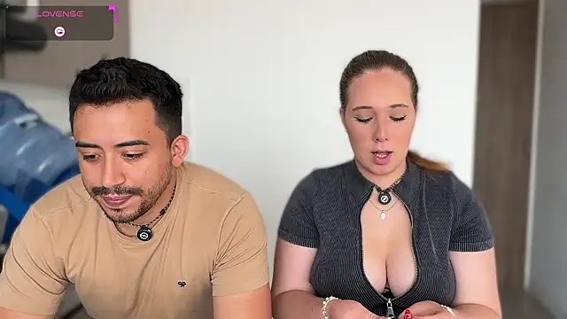 Snapshot of Sofii_n_Diego chatting on February 9, 9:19 pm Sofii n Diego online show from February 9, 9:19 pm