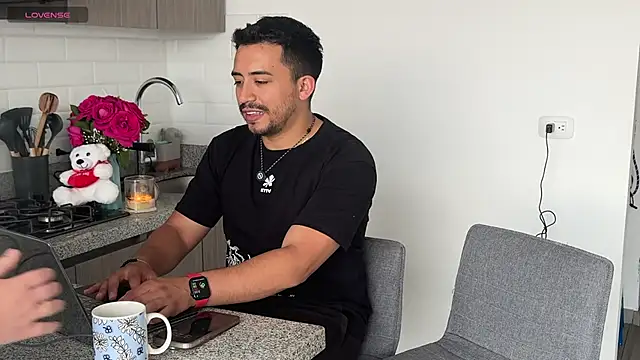 Snapshot of Sofii_n_Diego chatting on February 10, 8:24 pm Sofii n Diego online show from February 10, 8:24 pm