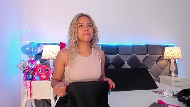 Snapshot of _Giorgiina_ chatting on February 9, 12:20 pm Giorgiina online show from February 9, 12:20 pm