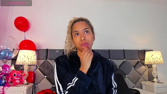 Snapshot of _Giorgiina_ chatting on February 14, 12:24 pm Giorgiina online show from February 14, 12:24 pm