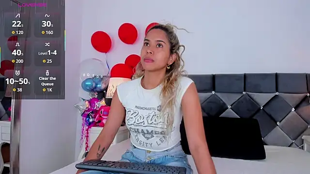 Snapshot of _Giorgiina_ chatting on February 18, 12:34 pm Giorgiina online show from February 18, 12:34 pm