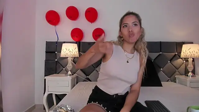 Snapshot of _Giorgiina_ chatting on February 19, 12:56 pm Giorgiina online show from February 19, 12:56 pm