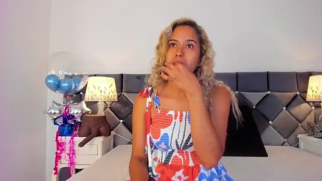 Snapshot of _Giorgiina_ chatting on February 23, 12:13 pm Giorgiina online show from February 23, 12:13 pm