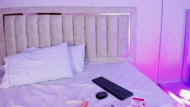 Snapshot of SeleneSantana chatting on February 27, 9:48 pm SeleneSantana online show from February 27, 9:48 pm