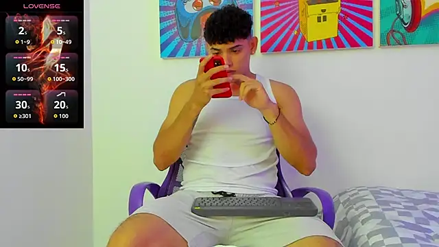 Snapshot of justin_payn14 chatting on February 6, 1:36 pm justin payn14 online show from February 6, 1:36 pm