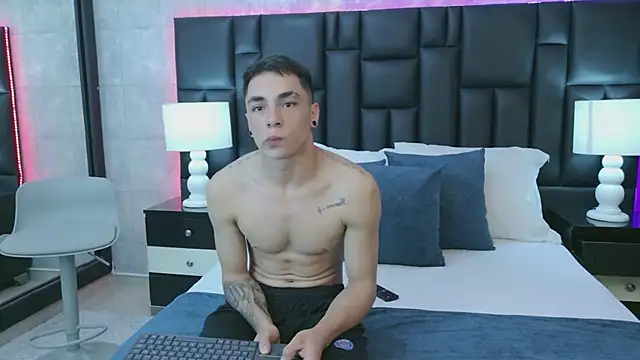 Snapshot of KarlaAndMike chatting on February 27, 4:45 am KarlaAndMike online show from February 27, 4:45 am