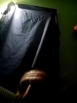 Snapshot of bigbooietx chatting on February 18, 8:32 am bigbooietx online show from February 18, 8:32 am