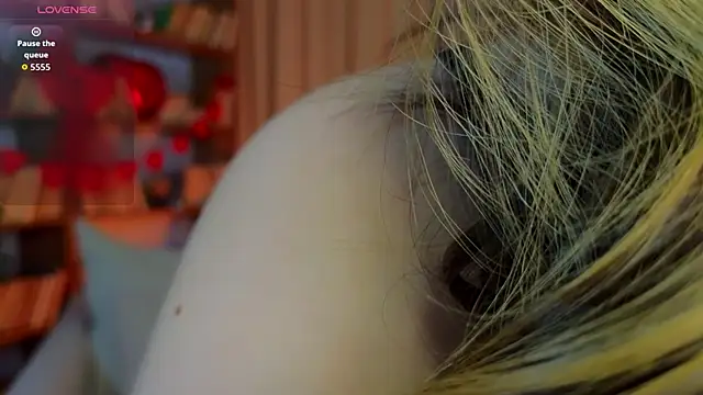 Snapshot of kate__rIna chatting on February 14, 2:08 am kate rIna online show from February 14, 2:08 am