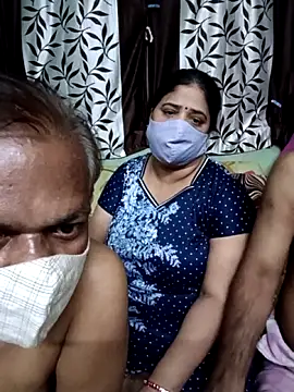 HoneyHush online show from February 18, 6:15 pm