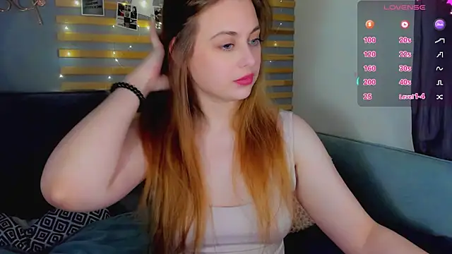 Snapshot of Alice_Wanderr chatting on March 3, 1:45 am Alice Wanderr online show from March 3, 1:45 am