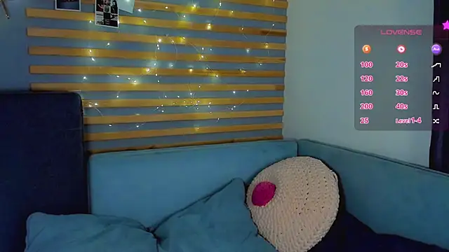 Snapshot of Alice_Wanderr chatting on March 27, 3:01 am Alice Wanderr online show from March 27, 3:01 am