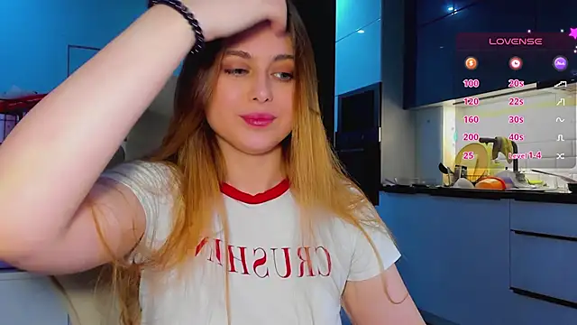 Snapshot of Alice_Wanderr chatting on May 18, 5:57 am Alice Wanderr online show from May 18, 5:57 am