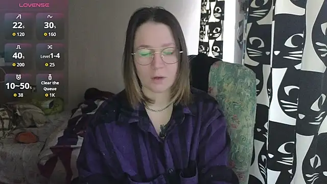 Snapshot of Ozalin_ chatting on February 13, 9:27 am Ozalin online show from February 13, 9:27 am