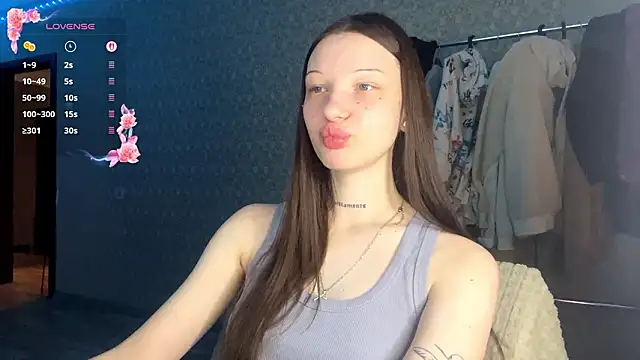 Snapshot of LumPetal chatting on March 3, 3:45 am LumPetal online show from March 3, 3:45 am