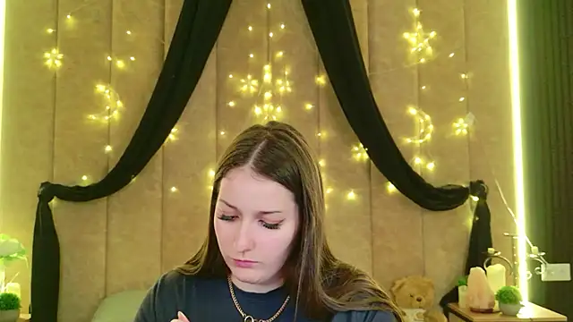 Anora Mills online show from March 25, 7:58 am