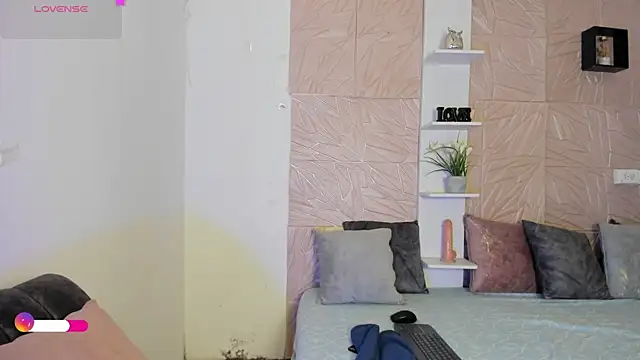 RebecaBlack  online show from April 10, 7:18 pm