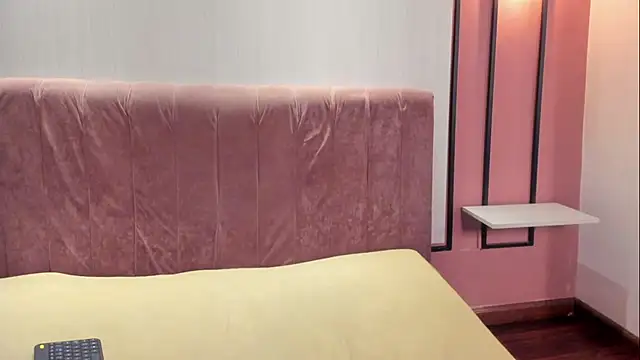 HannaWen  online show from February 4, 12:00 pm