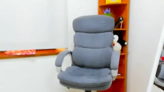 Snapshot of Maddinia chatting on February 21, 8:26 am Maddinia online show from February 21, 8:26 am