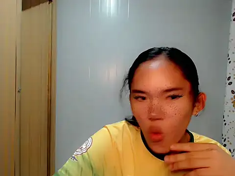 Snapshot of girlyteengrl chatting on February 4, 4:46 pm girlyteengrl online show from February 4, 4:46 pm