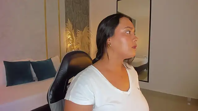 sophia solerr online show from February 12, 7:53 pm