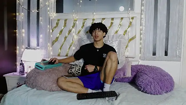 Snapshot of ian_smith_ chatting on February 5, 12:43 pm ian smith online show from February 5, 12:43 pm